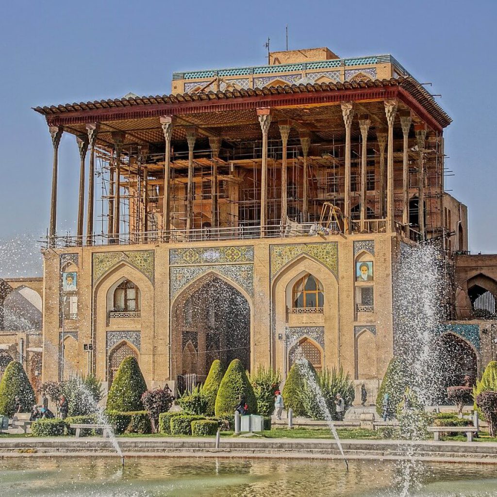 ali-qapu-palace.jpg1