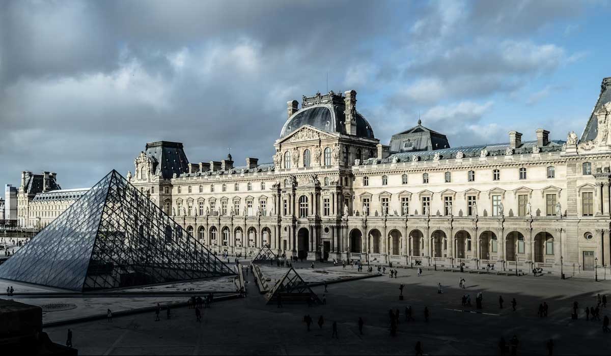 Louvre Museum / Paris